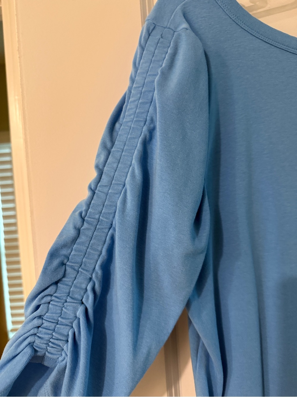 Lilly Pulitzer Sky Blue Ruched Sleeve Scoop Neck Top - Picture 2 of 4